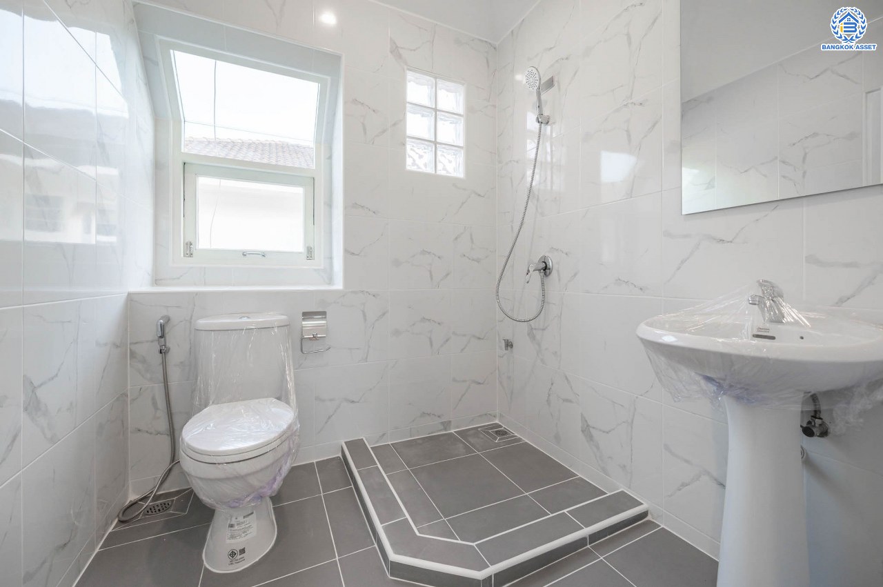 บ้านมือสองตกแต่งใหม่ โครงการ ชลลดา วัดลาดปลาดุก คุณภาพระดับ L&H บนเนื้อที่ 52 ตร.ว. ฟังก์ชัน 3 ห้องนอน 2 ห้องน้ำ 1 ที่จอดรถ สิ่งอำนวยความสะดวกครบครัน บนทำเลศักยภาพ เชื่อมต่อหลายเส้นทาง ใกล้รถไฟฟ้าสายสีม่วง "สถานีคลองบางไผ่" และเซ็นทรัล เวสต์เกต...